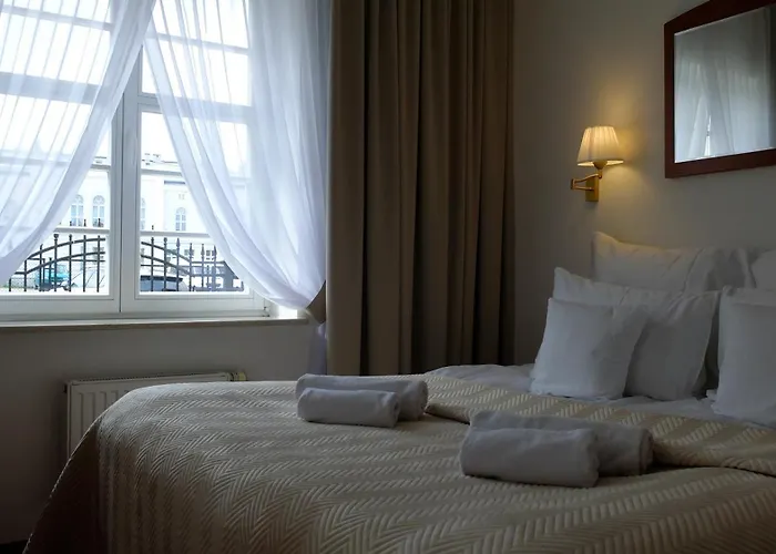 Couette-café Maxim 4*